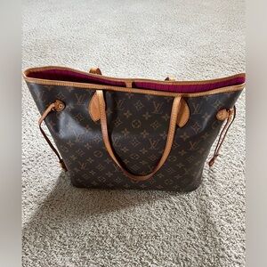 Louis Vuitton Women’s Purse + Extra Pouch